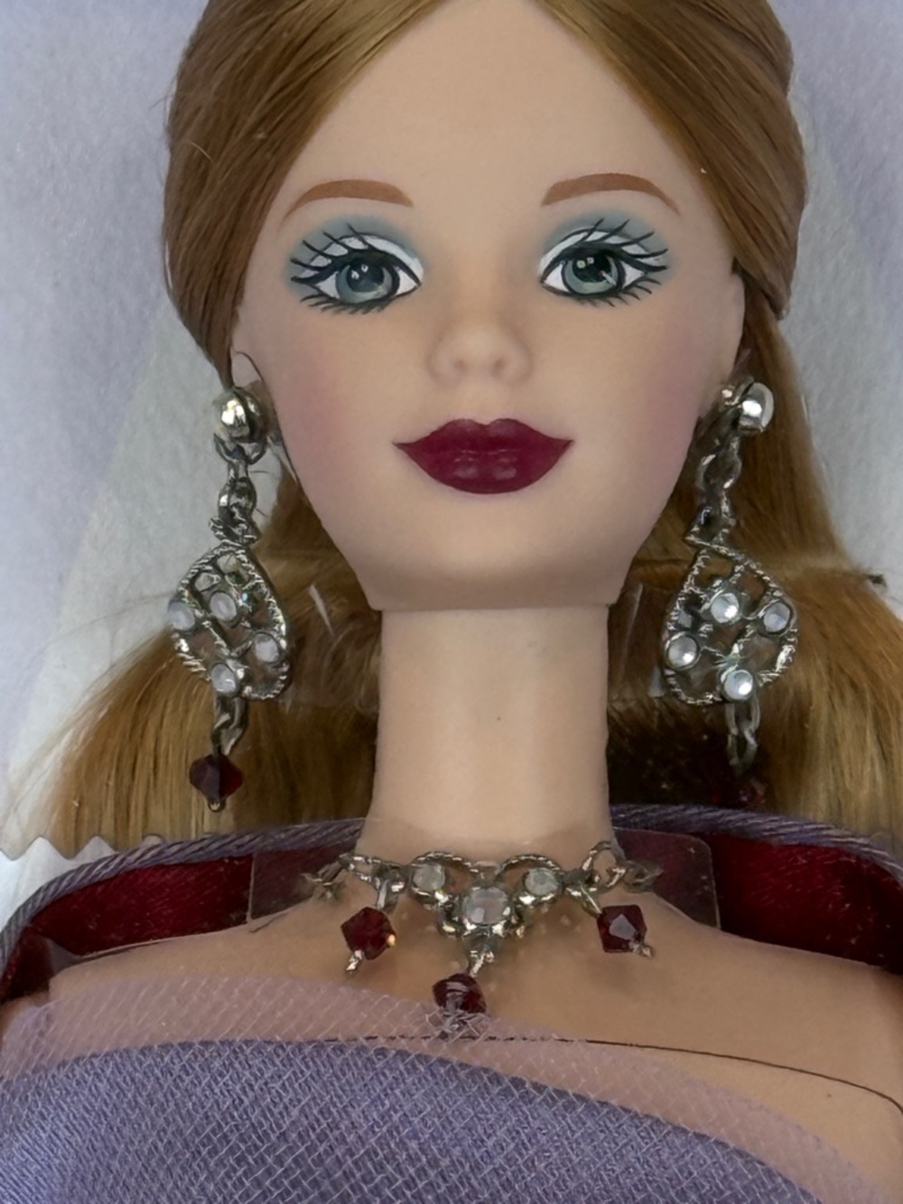 Vera Wang Barbie Doll- 1998 Designers’ Salute to Hollywood Collection- Mattel - Picture 3 of 12